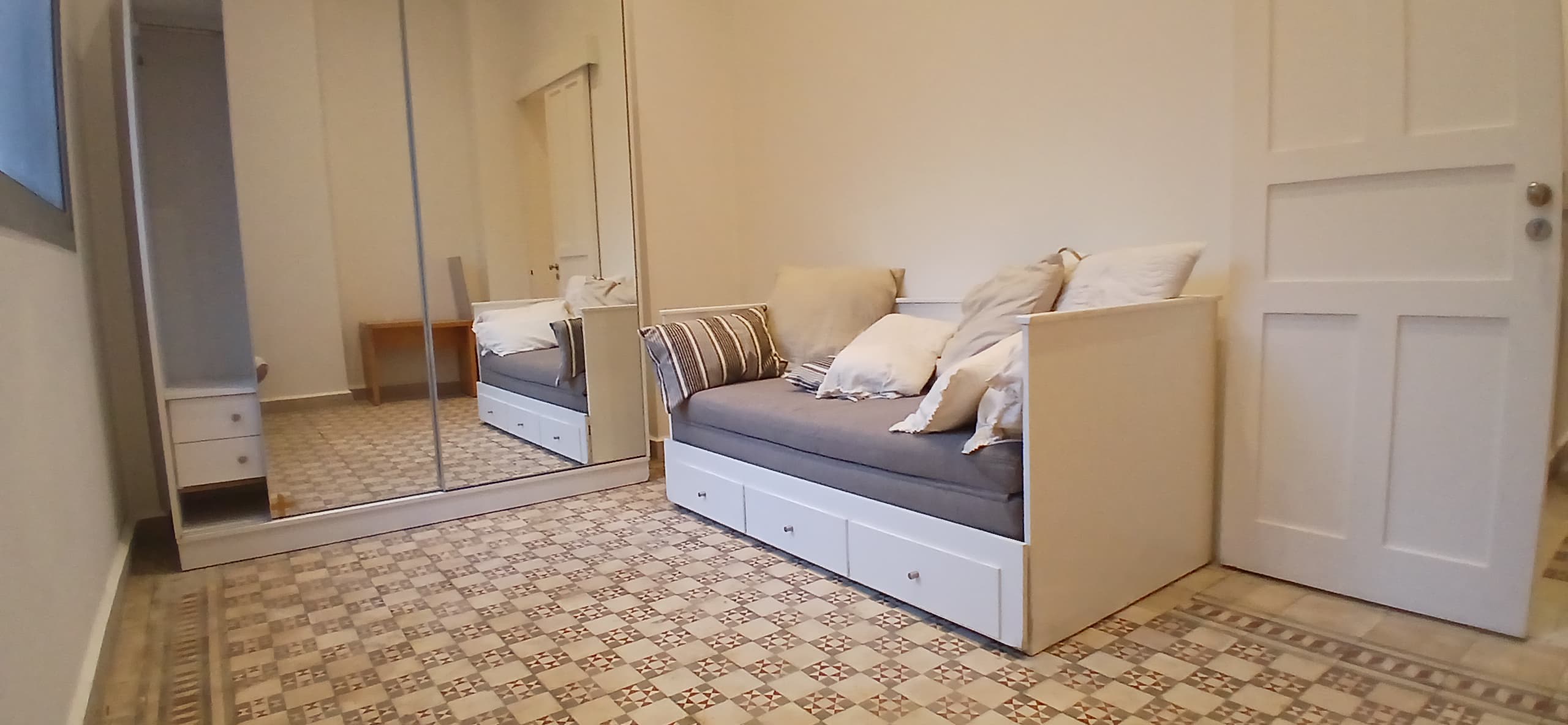 Achrafieh, Beirut, Beirut, 3 Bedrooms Bedrooms, 3 Rooms Rooms,4 BathroomsBathrooms,Apartment,Rent,17967775183