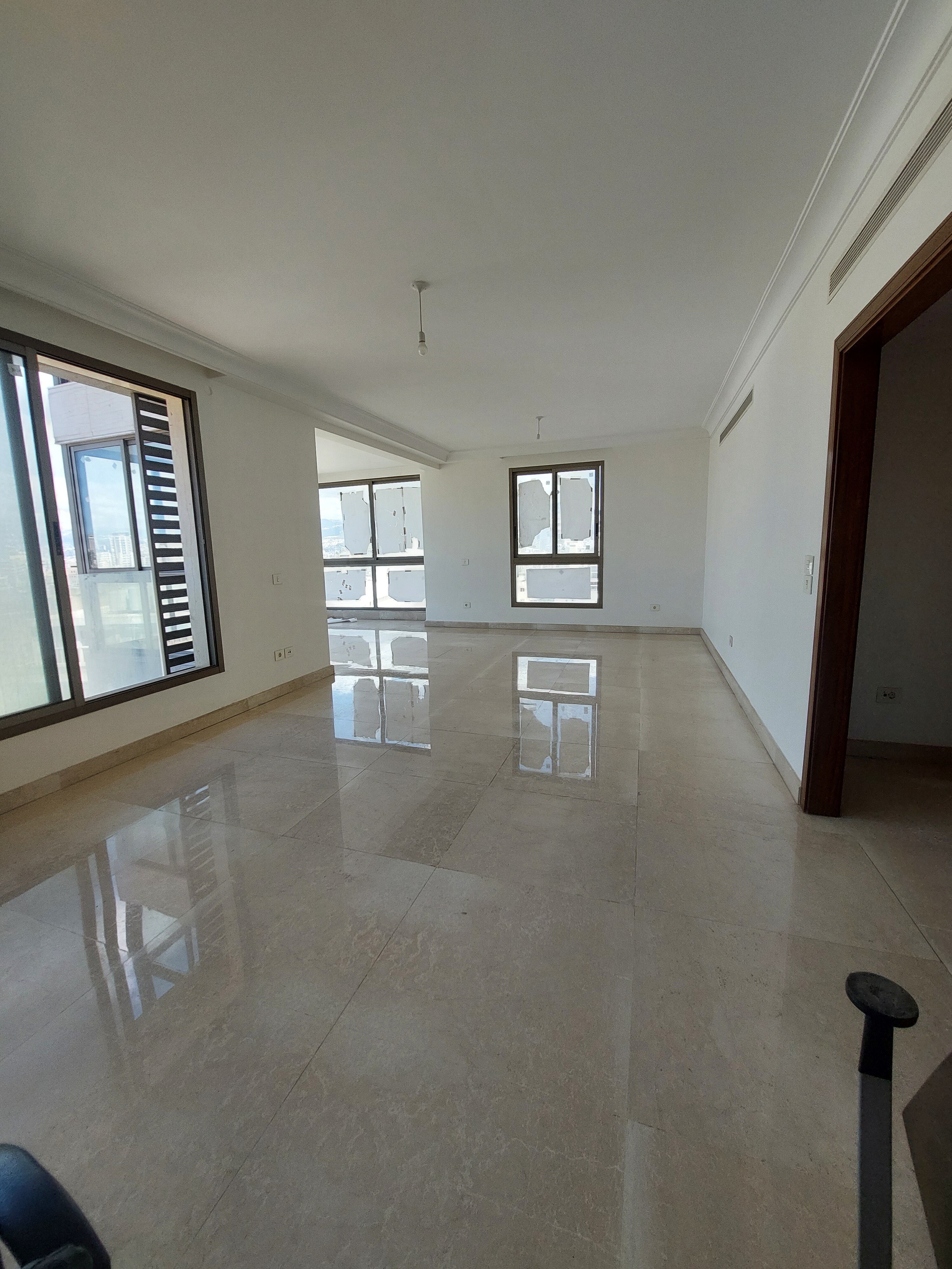 Badaro, Beirut, Beirut, 4 Bedrooms Bedrooms, 4 Rooms Rooms,5 BathroomsBathrooms,Apartment,Buy,20187701486