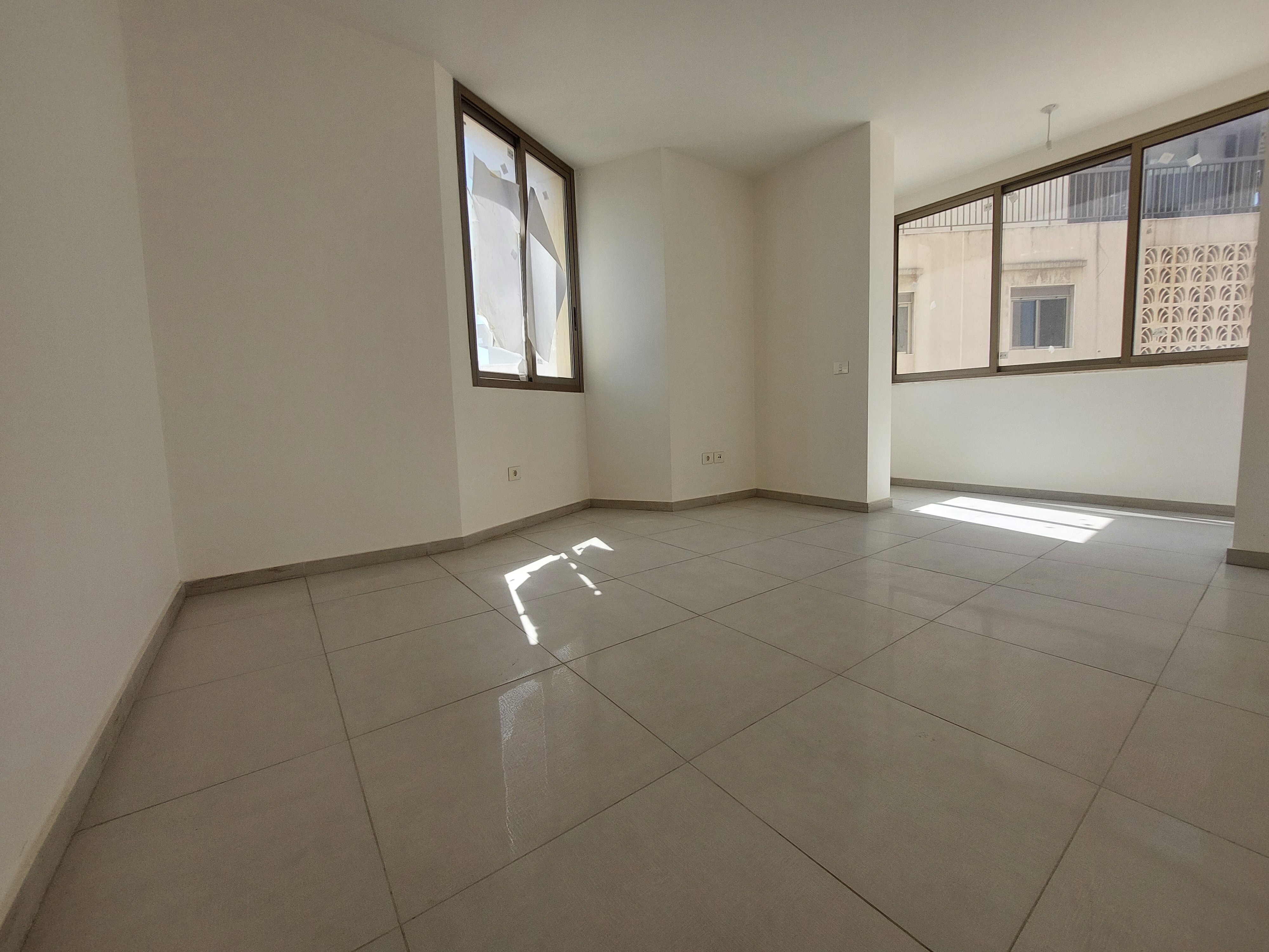 Badaro, Beirut, Beirut, 4 Bedrooms Bedrooms, 4 Rooms Rooms,5 BathroomsBathrooms,Apartment,Buy,20187701486