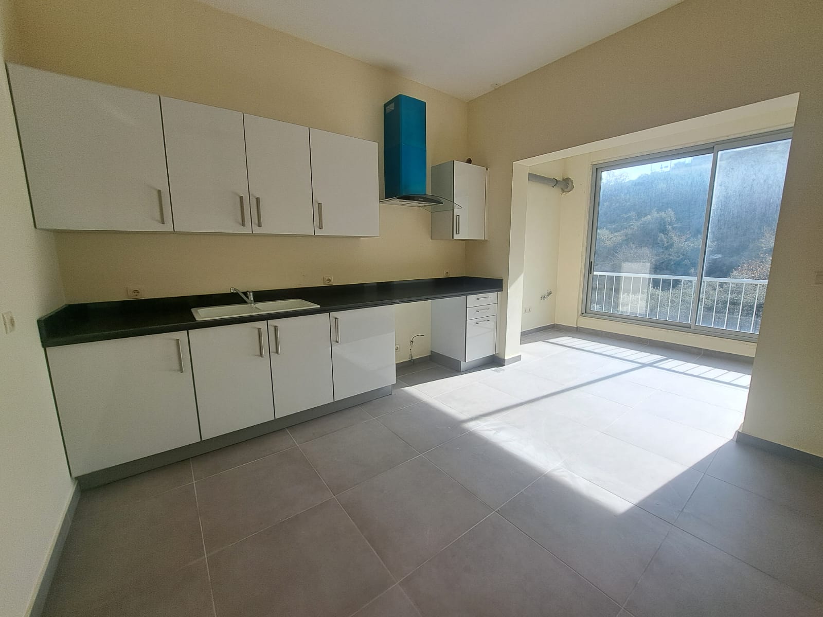 Louaize, Baabda, Mount Lebanon, 3 Bedrooms Bedrooms, 3 Rooms Rooms,4 BathroomsBathrooms,Apartment,Rent,10867112385