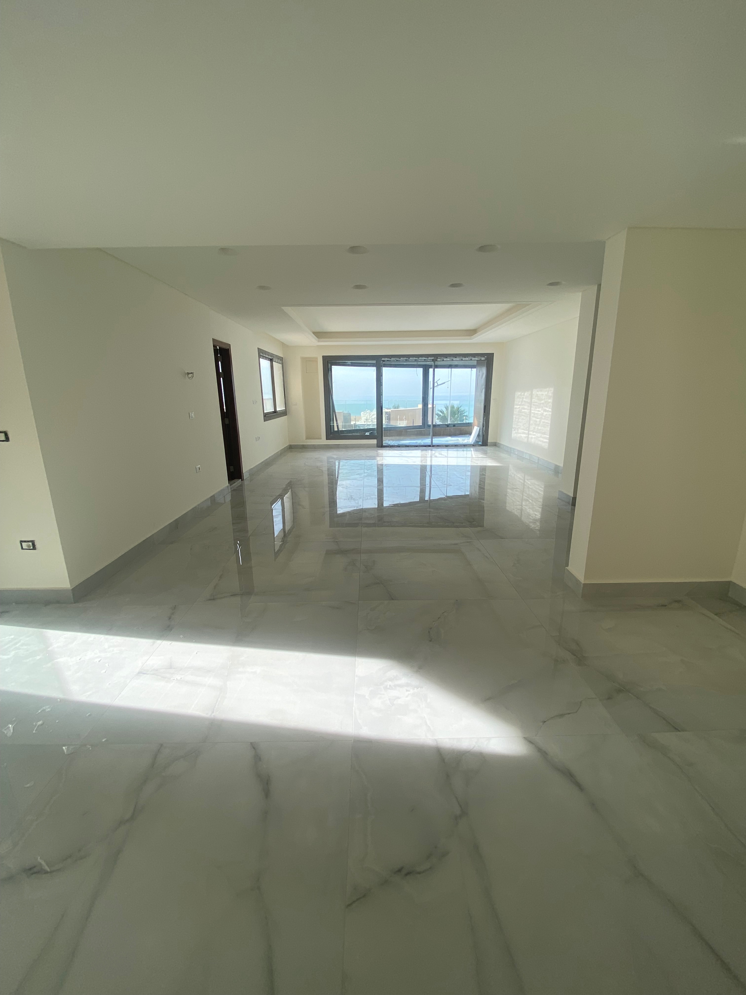 Ramlet Al Baida, Beirut, Beirut, 3 Bedrooms Bedrooms, 3 Rooms Rooms,5 BathroomsBathrooms,Apartment,Buy,10883879158