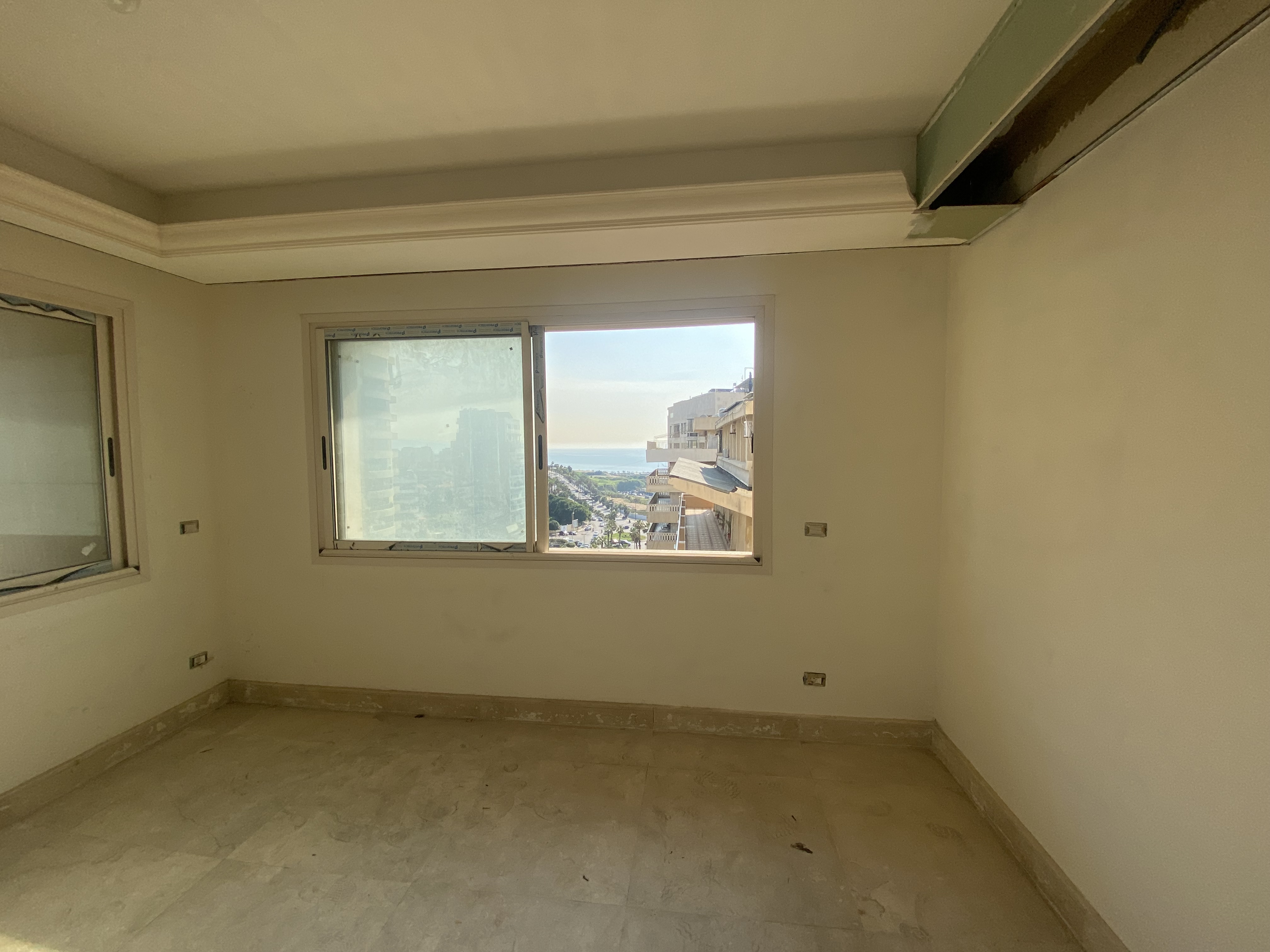 Raouche, Beirut, Beirut, 4 Bedrooms Bedrooms, 4 Rooms Rooms,5 BathroomsBathrooms,Apartment,Buy,11246592729