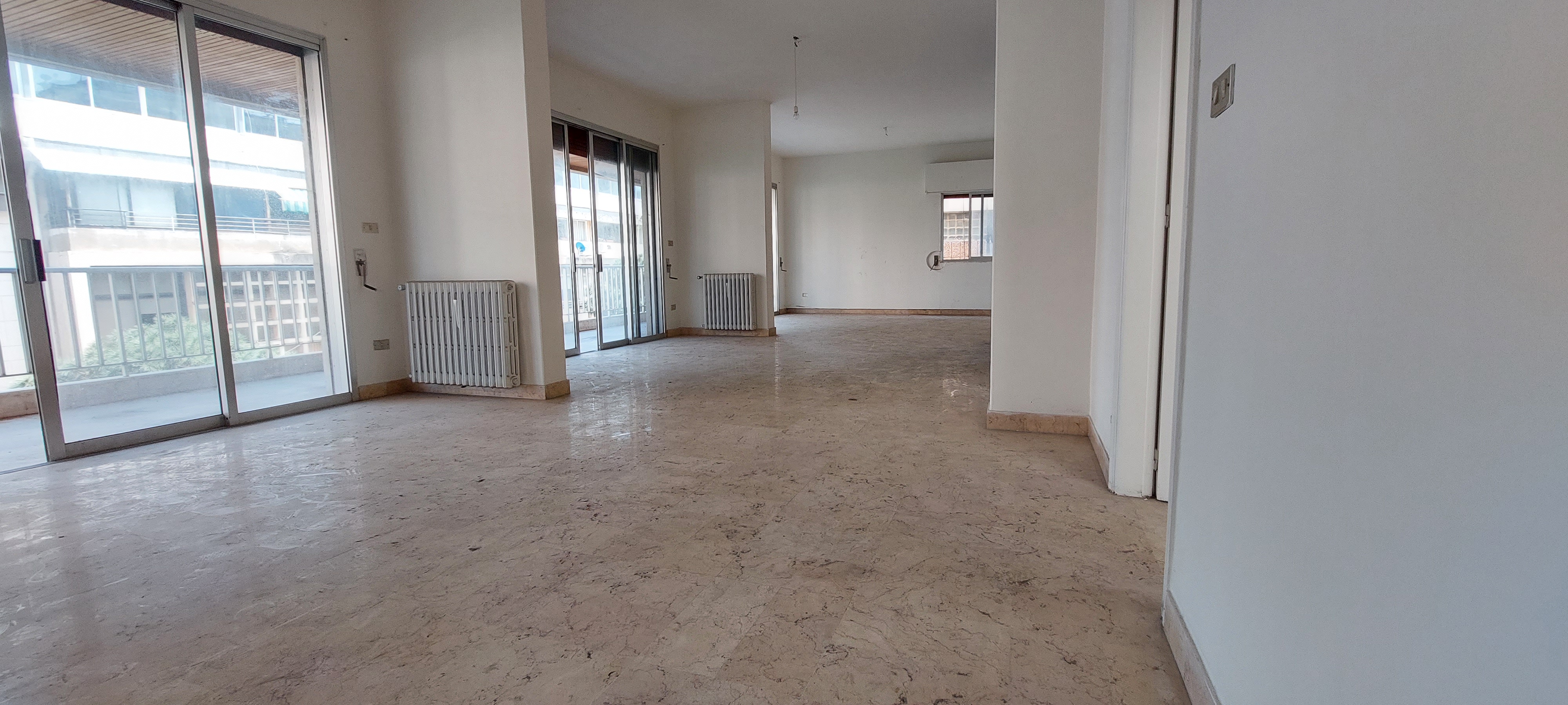 Badaro, Beirut, Beirut, 3 Bedrooms Bedrooms, 3 Rooms Rooms,4 BathroomsBathrooms,Apartment,Rent,11764998362