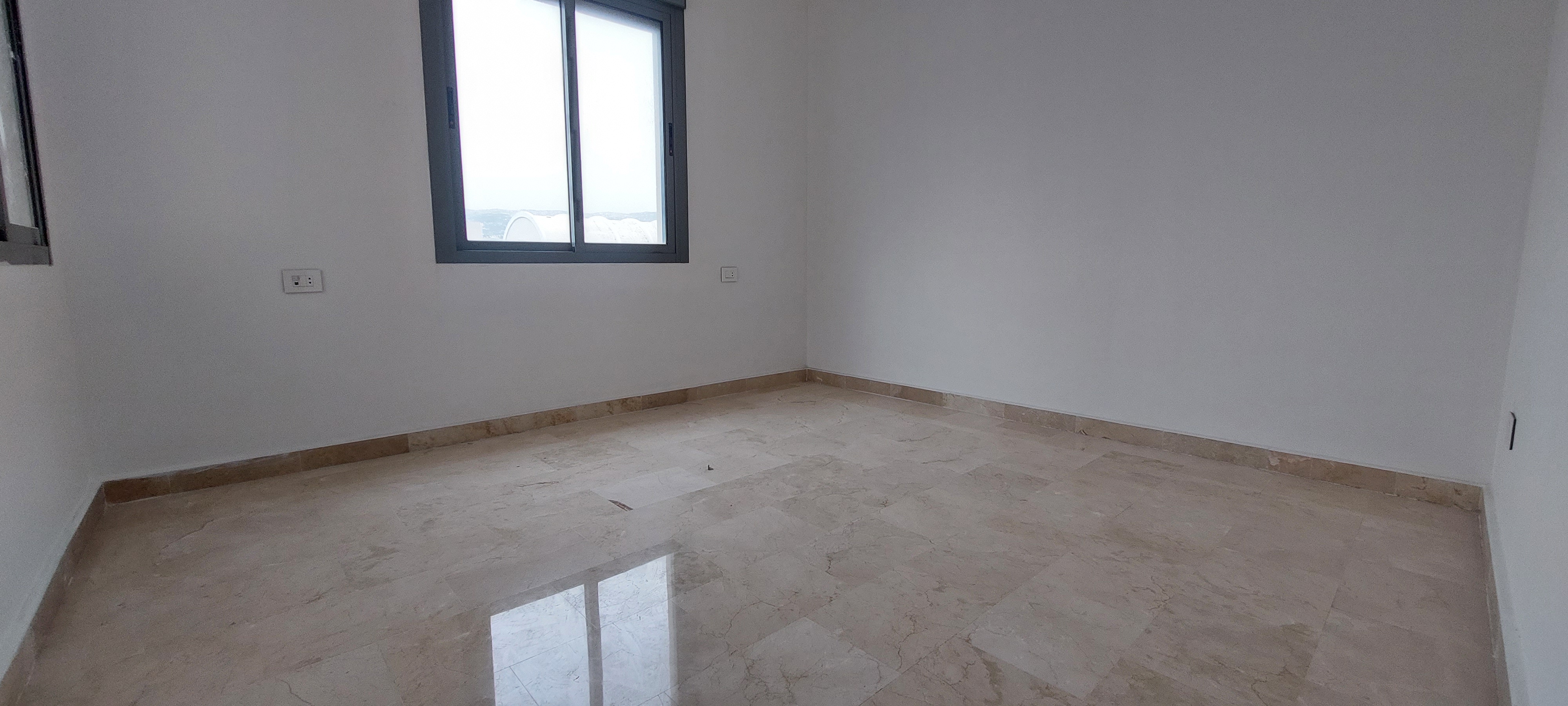 Badaro, Beirut, Beirut, 3 Bedrooms Bedrooms, 3 Rooms Rooms,4 BathroomsBathrooms,Apartment,Buy,12101097407