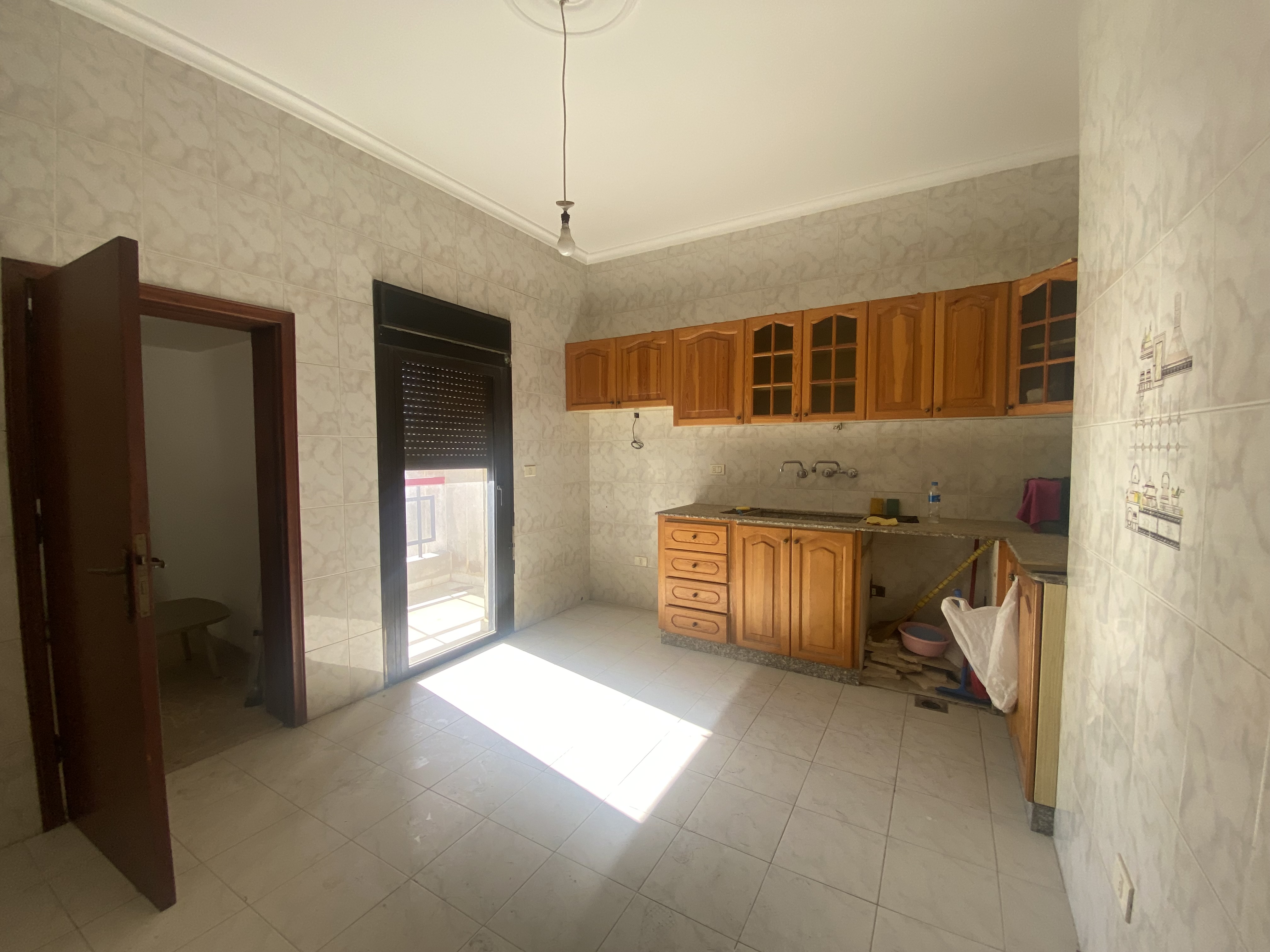 Qornet El Hamra, Metn, Lebanon, 3 Bedrooms Bedrooms, 3 Rooms Rooms,4 BathroomsBathrooms,Apartment,Buy,13611391936