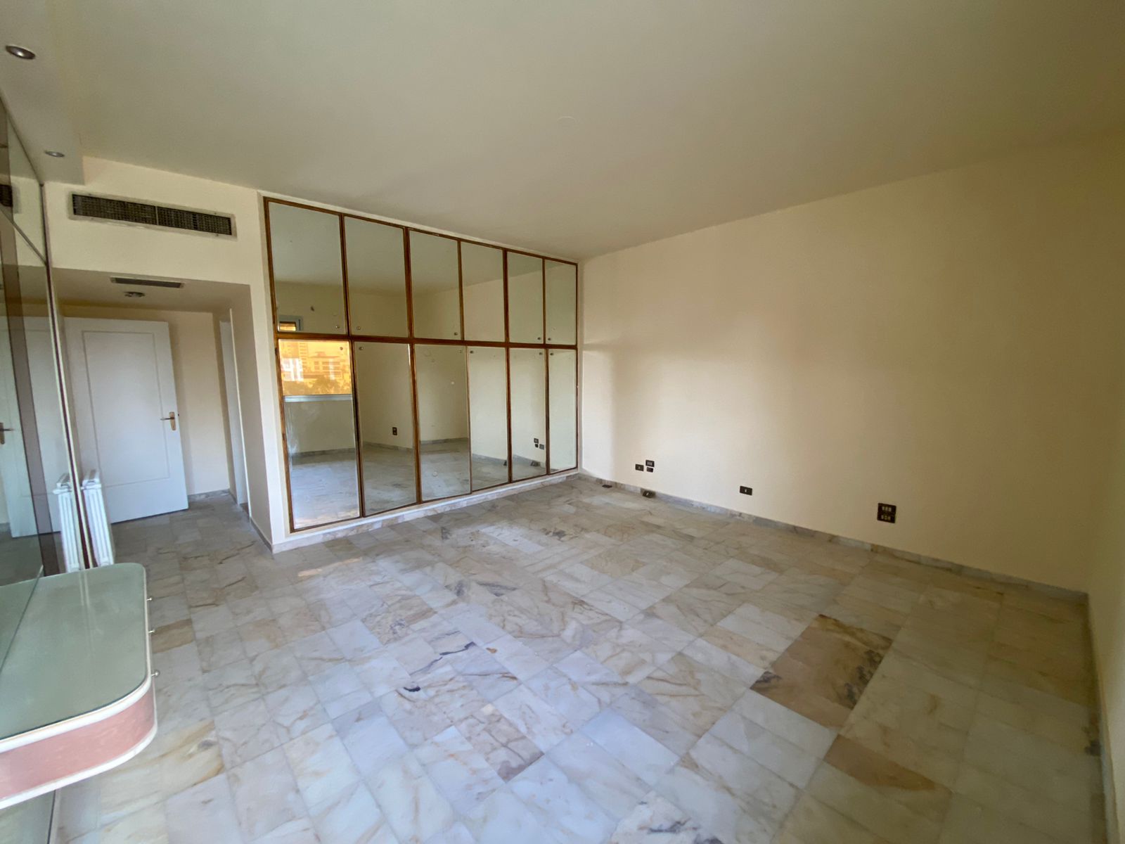 Koraytem, Beirut, Beirut, 4 Bedrooms Bedrooms, 4 Rooms Rooms,6 BathroomsBathrooms,Apartment,Buy,14858975188