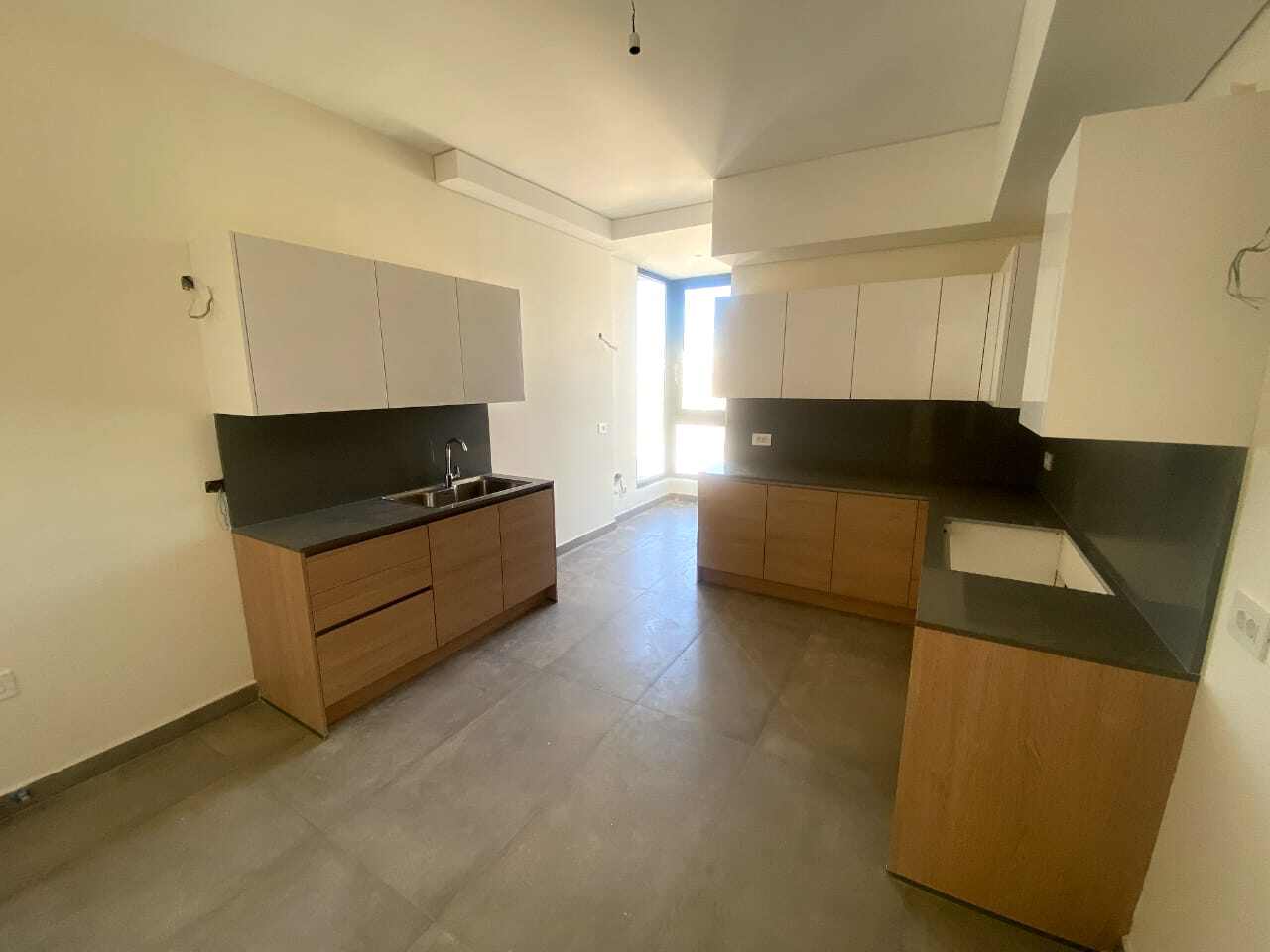 Ain El Mreisseh, Beirut, Beirut, 3 Bedrooms Bedrooms, 3 Rooms Rooms,4 BathroomsBathrooms,Apartment,Rent,15135625964