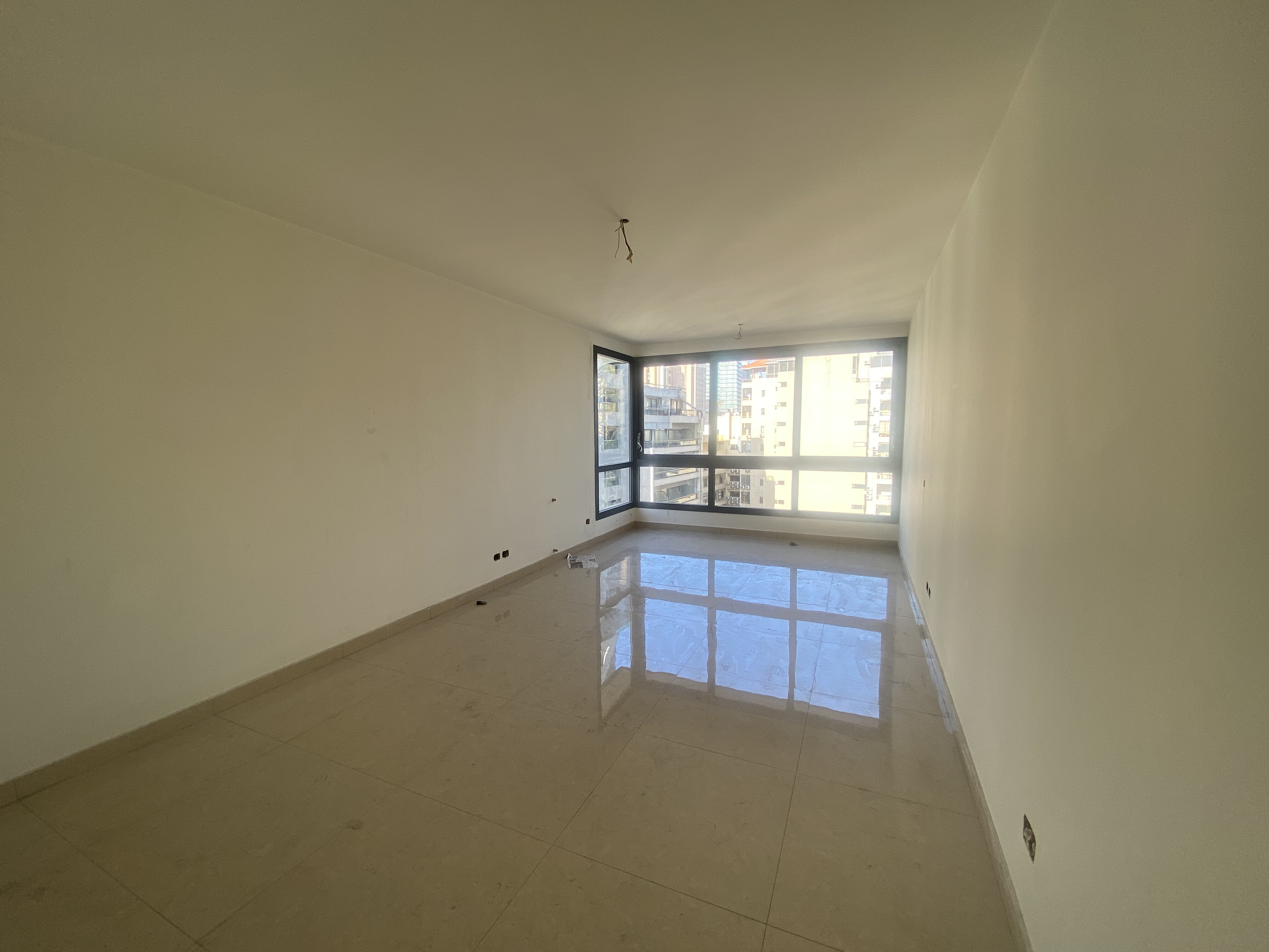 Ain El Mreisseh, Beirut, Beirut, 4 Bedrooms Bedrooms, 4 Rooms Rooms,5 BathroomsBathrooms,Apartment,Buy,15135712462