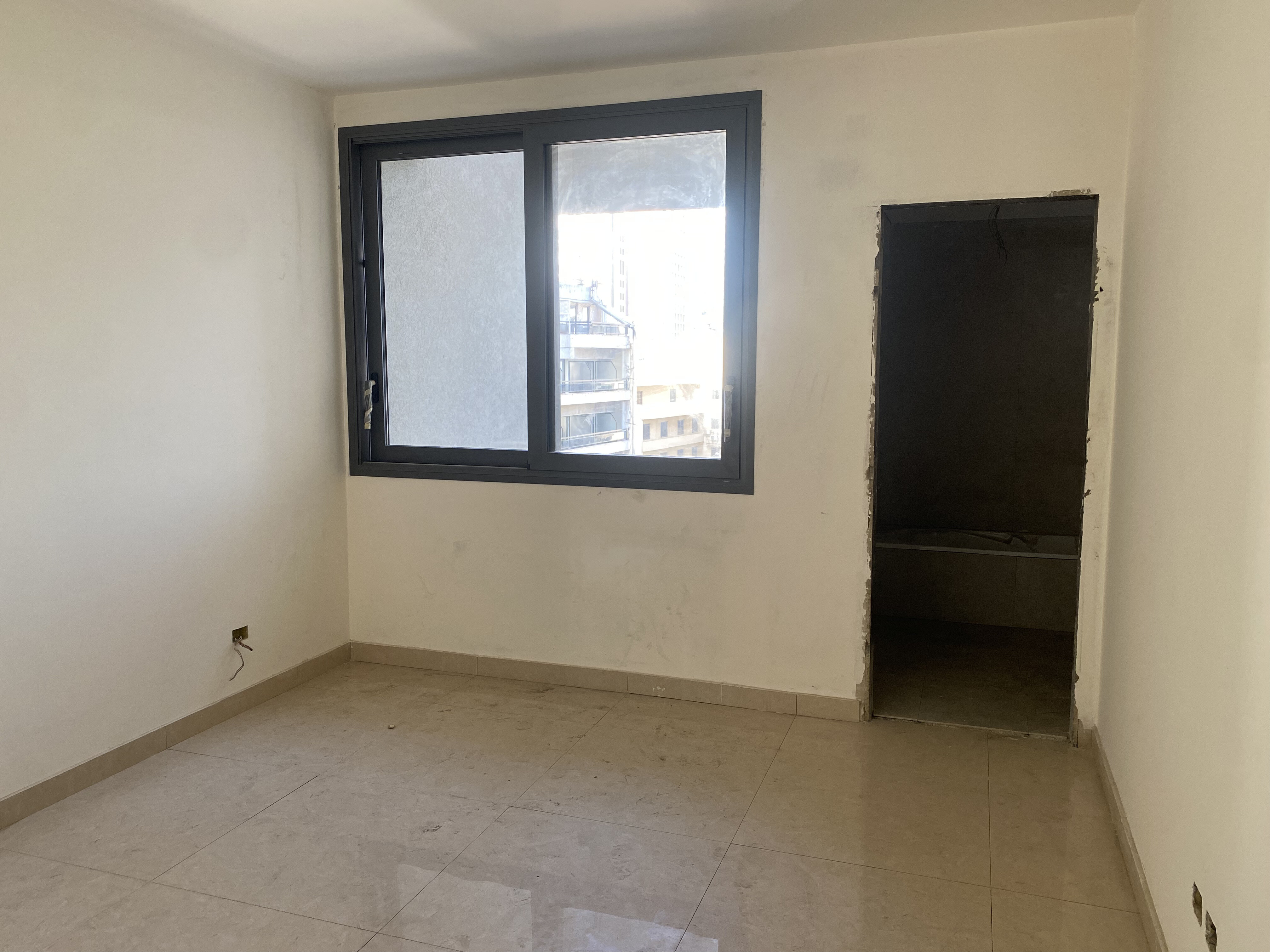 Ain El Mreisseh, Beirut, Beirut, 4 Bedrooms Bedrooms, 4 Rooms Rooms,5 BathroomsBathrooms,Apartment,Buy,15135525874