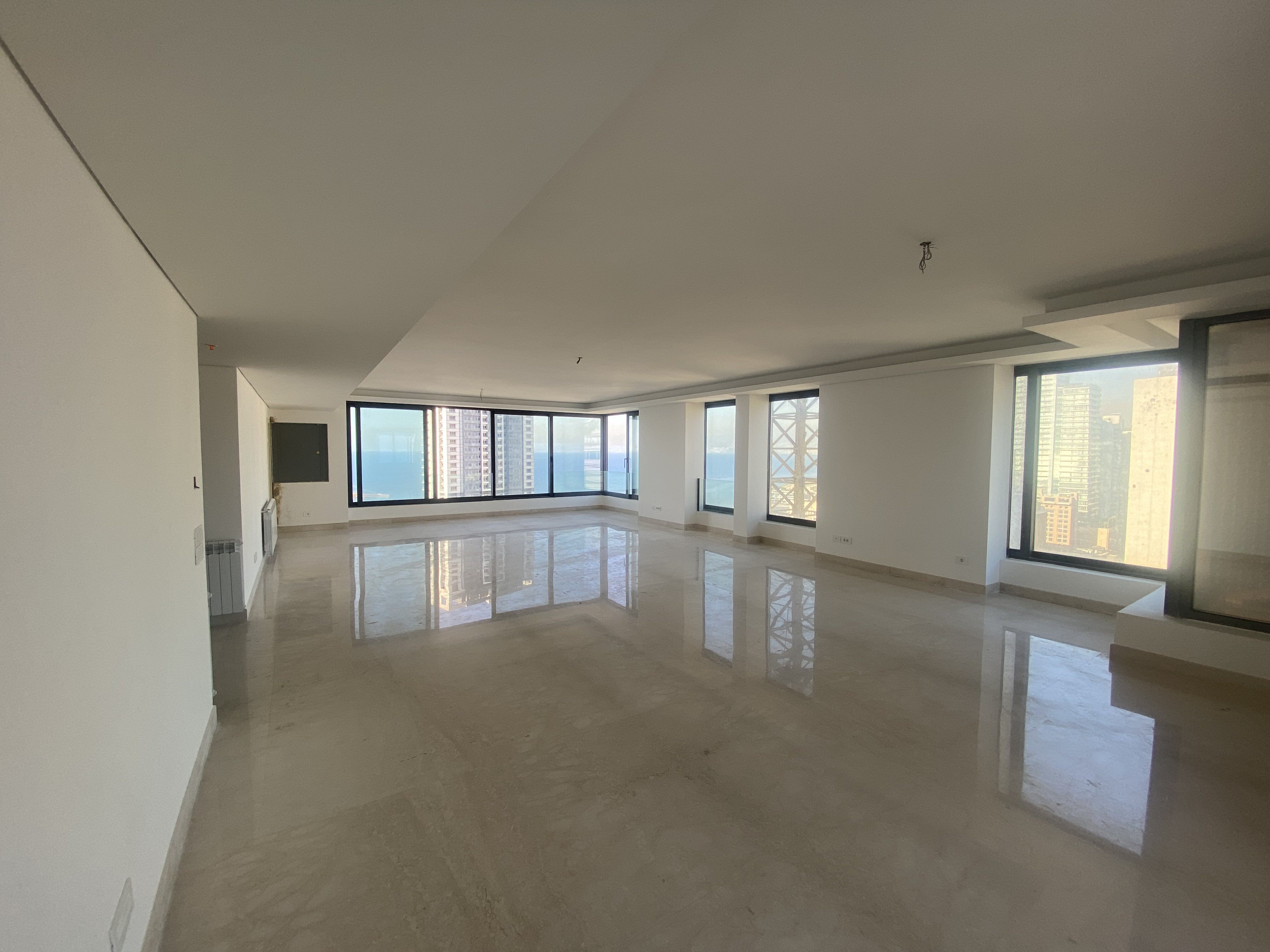 Ain El Mreisseh, Beirut, Beirut, 4 Bedrooms Bedrooms, 4 Rooms Rooms,5 BathroomsBathrooms,Apartment,Rent,15135688410