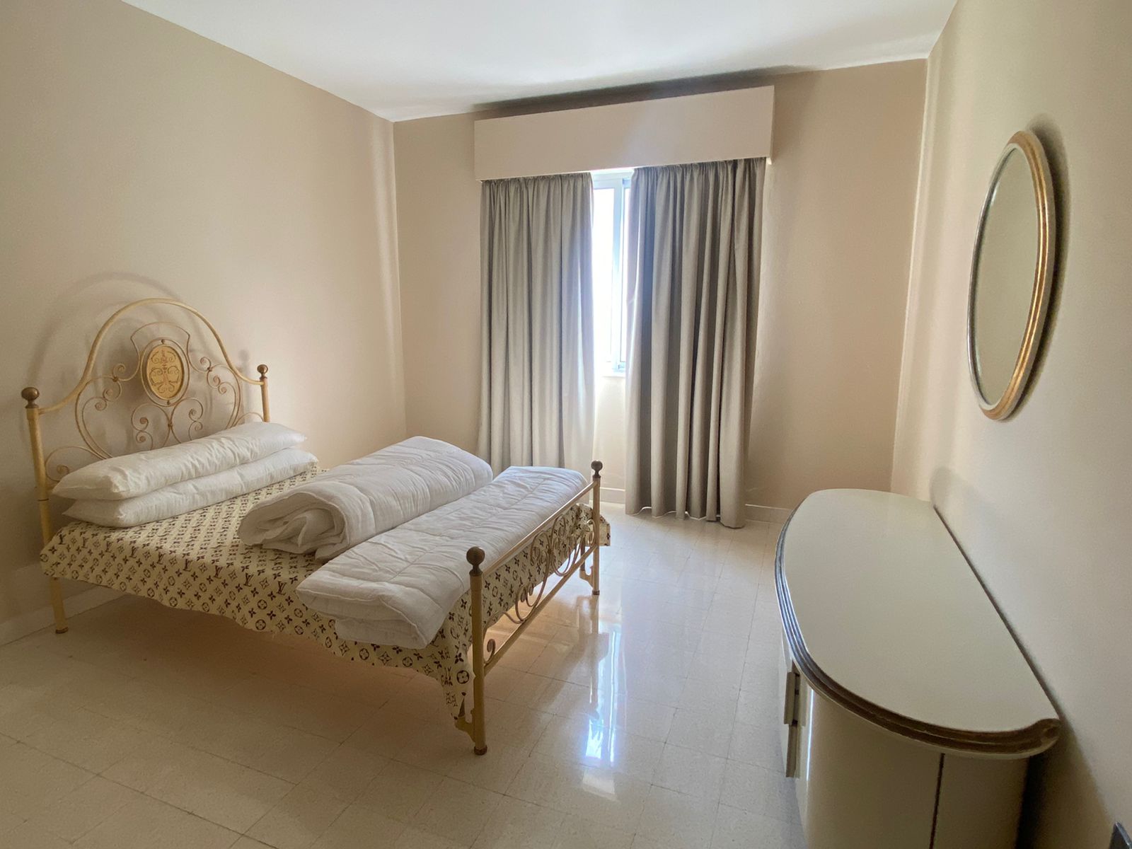 Sursock, Beirut, Beirut, 5 Bedrooms Bedrooms, 5 Rooms Rooms,6 BathroomsBathrooms,Apartment,Rent,15860628926